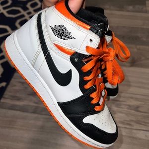 Air Jordan 1s black, white & orange | size 4 in boys
